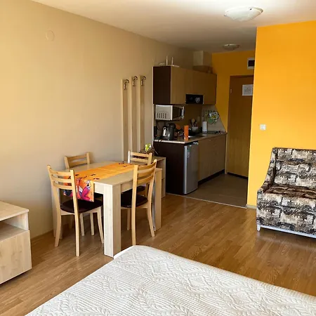 Apartament Aspen студио слънчев ден
